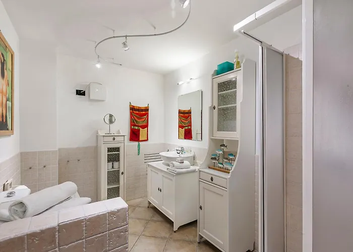 Sea Breeze Garavan New York - Happy